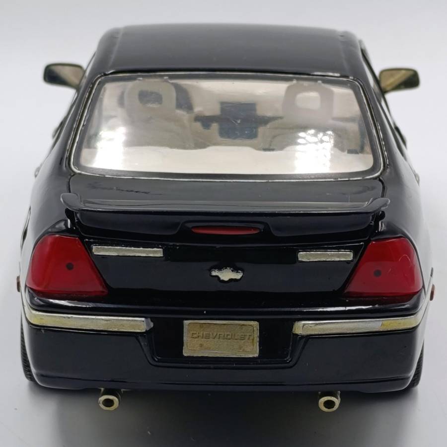 Maisto 2004 Chevrolet Impala SS die-cast model car - some chassis damage - scale 1/18