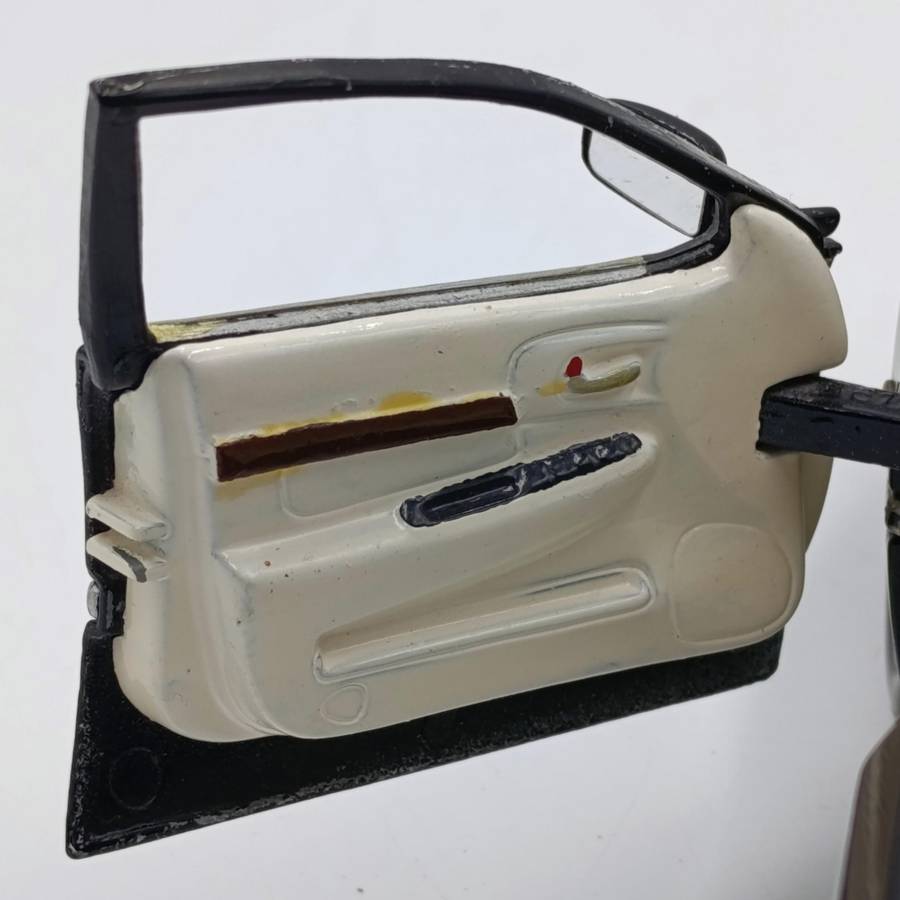 Maisto 2004 Chevrolet Impala SS die-cast model car - some chassis damage - scale 1/18