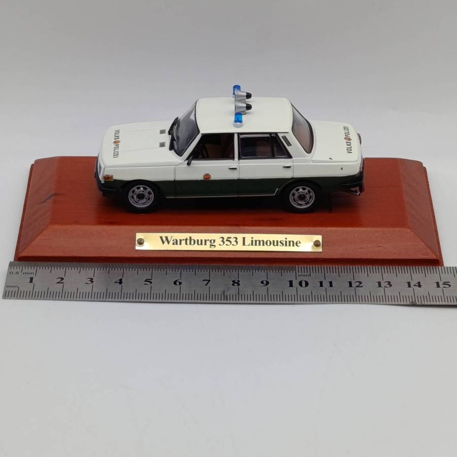 DDR Auto Wartburg 353 Limousine die-cast model car in box - scale 1/43
