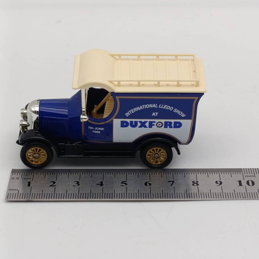 Lledo 1926 Morris Bull nose Duxford Lledo show advertising model car in box