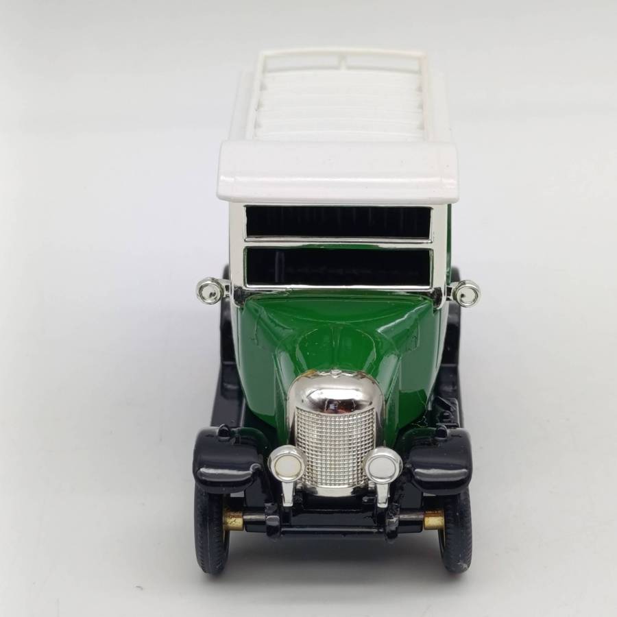 Lledo 1926 Morris Bull Nose Lyle's Golden Syrup delivery van model car in box