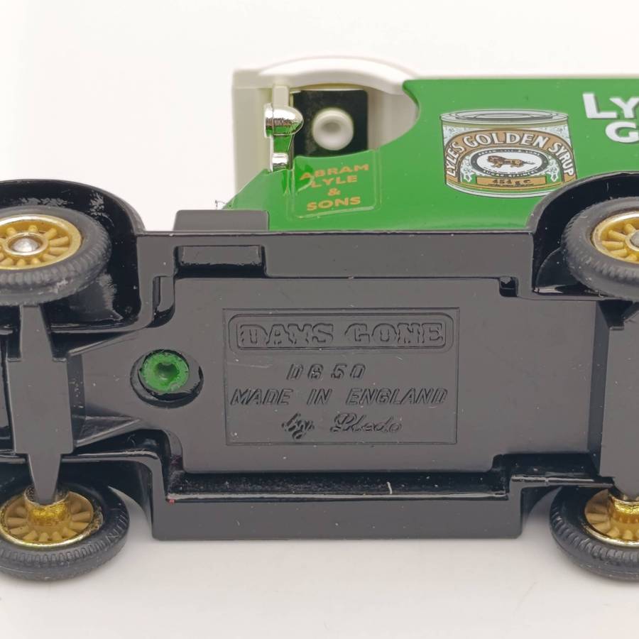 Lledo 1926 Morris Bull Nose Lyle's Golden Syrup delivery van model car in box