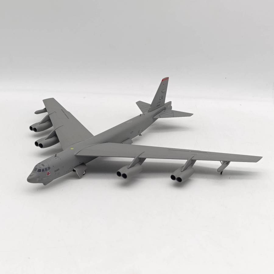 Herpa US Air Force Boeing B-52H Stratofortress die-cast model plane in box - scale 1/200