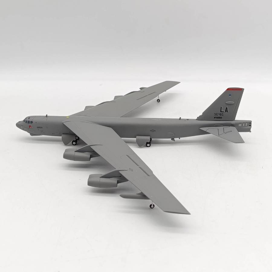 Herpa US Air Force Boeing B-52H Stratofortress die-cast model plane in box - scale 1/200