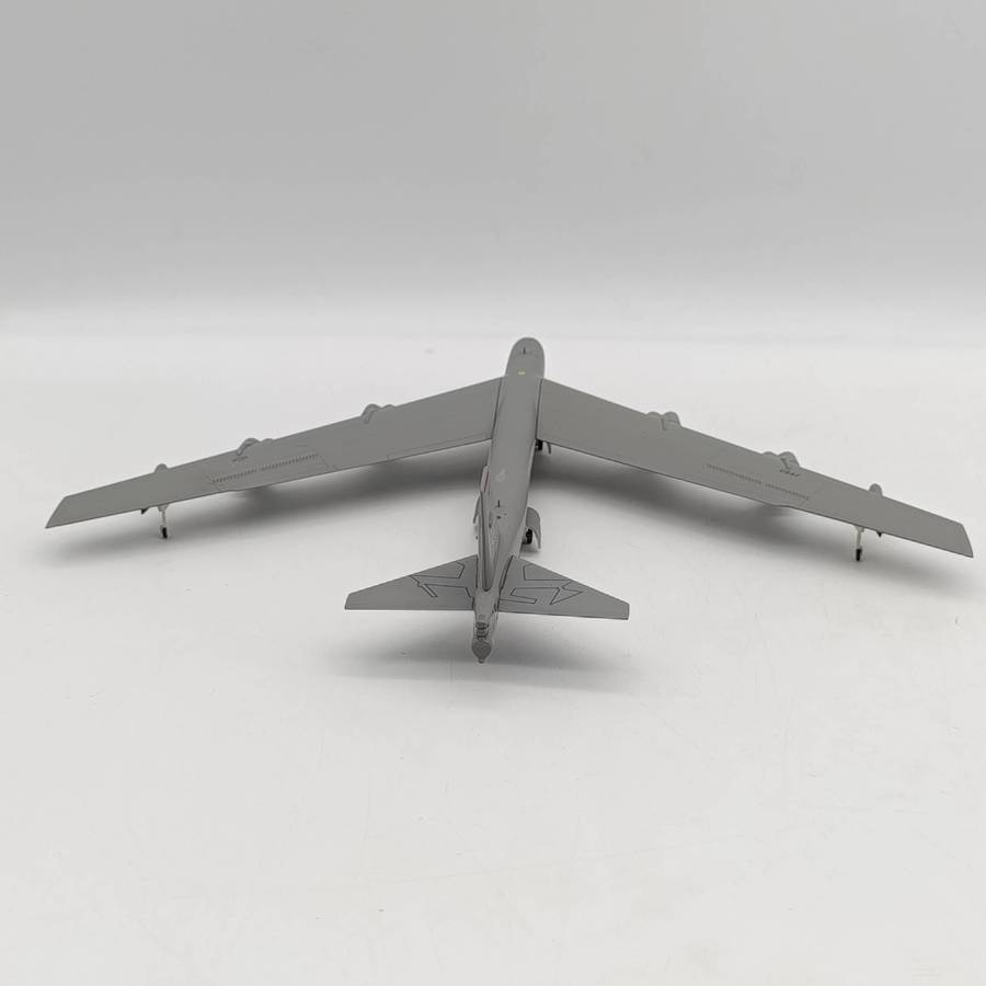 Herpa US Air Force Boeing B-52H Stratofortress die-cast model plane in box - scale 1/200