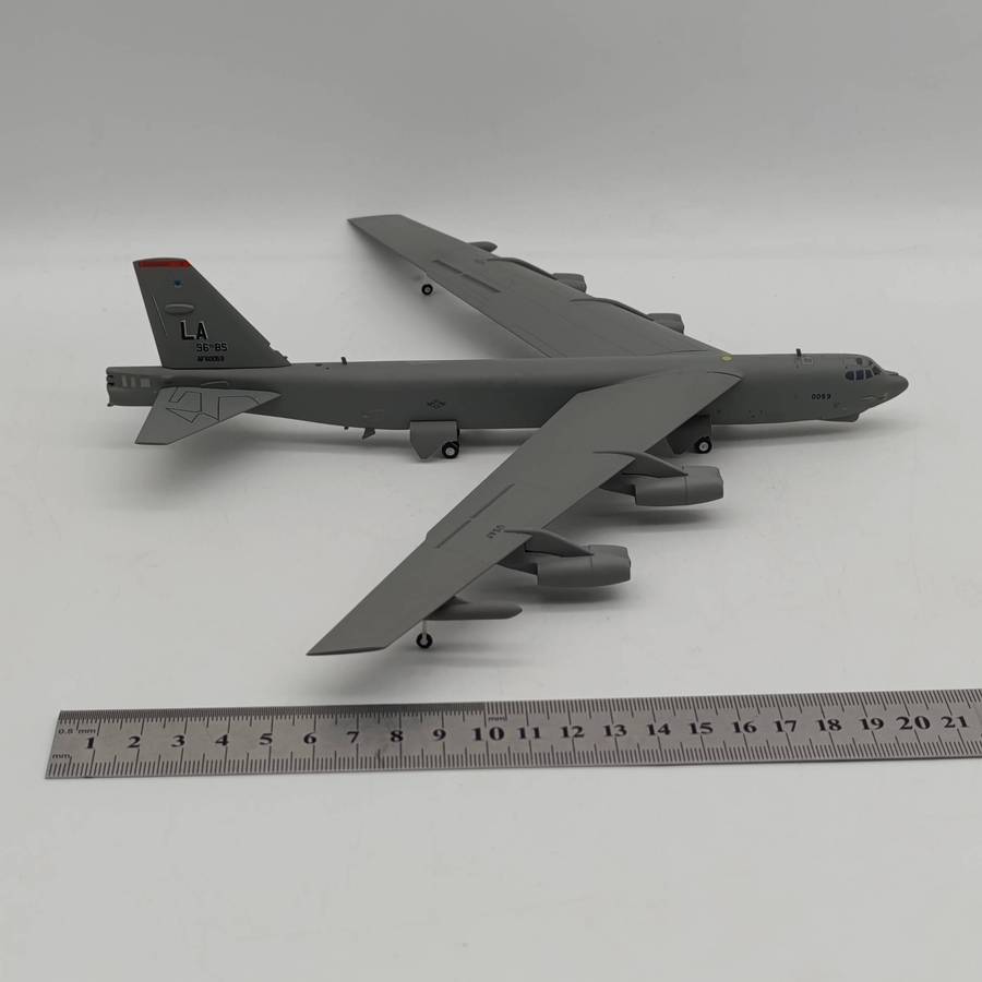Herpa US Air Force Boeing B-52H Stratofortress die-cast model plane in box - scale 1/200