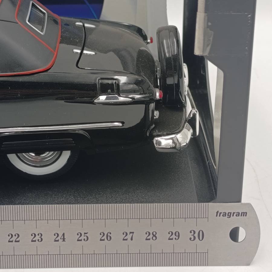 Maisto 1950 Ford die-cast model car in box - scale 1/18