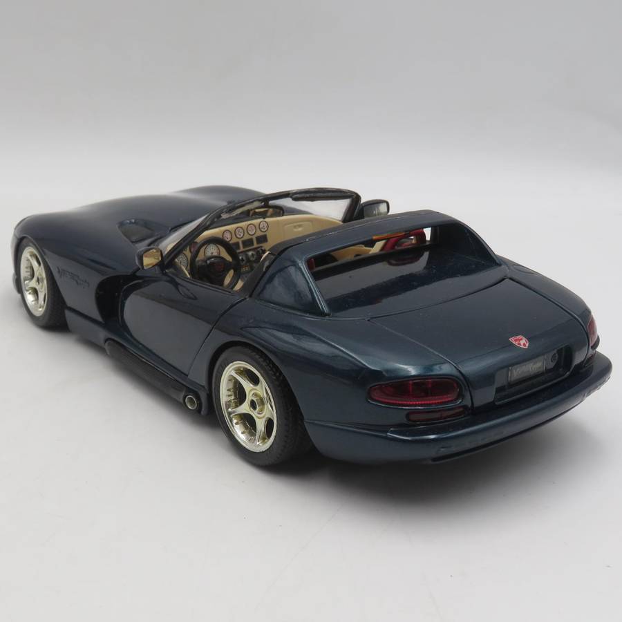 Bburago Dodge Viper RT/10 die-cast model car - scale 1/18 - Sunvisors damaged