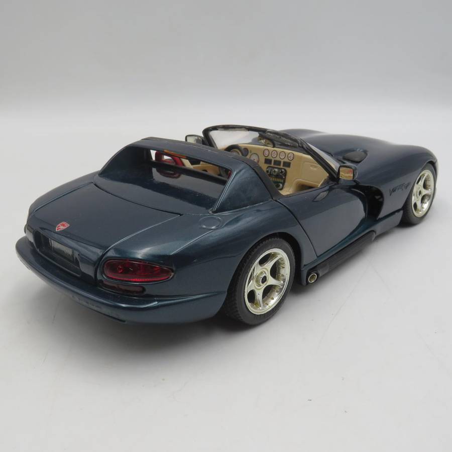 Bburago Dodge Viper RT/10 die-cast model car - scale 1/18 - Sunvisors damaged