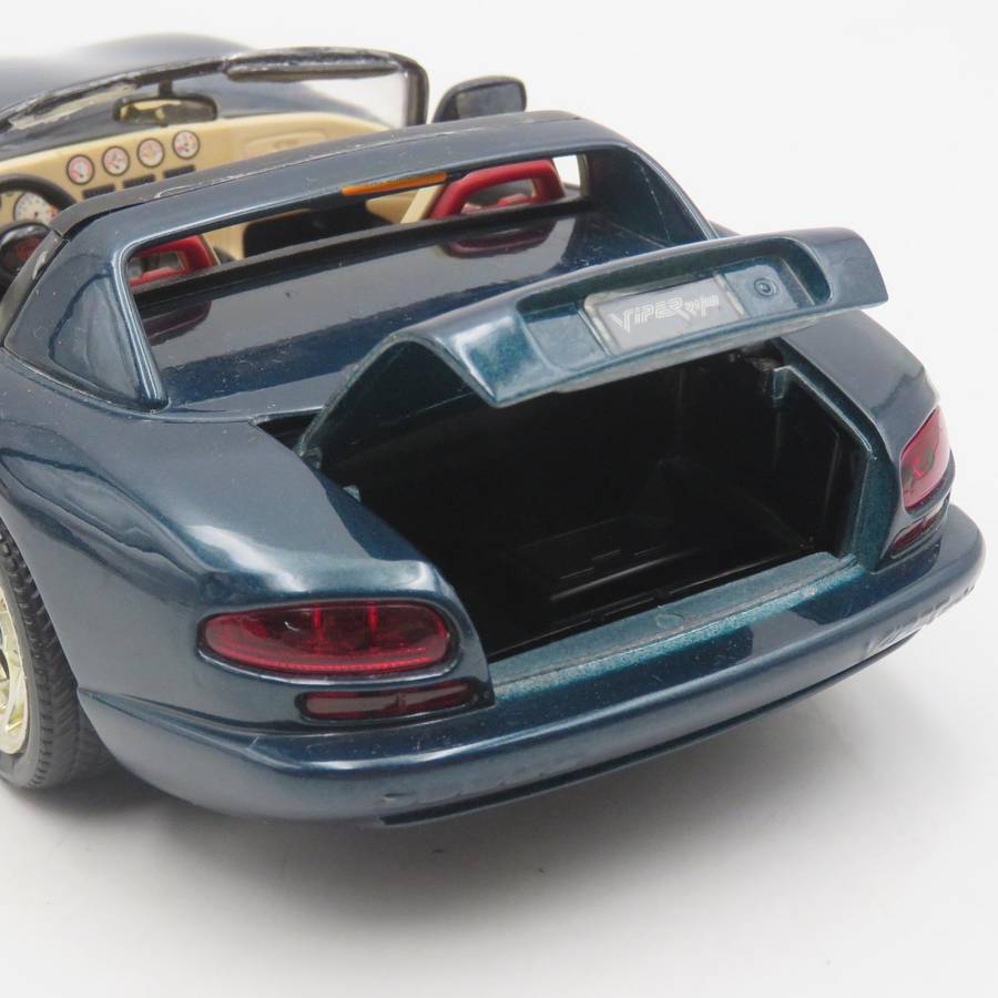 Bburago Dodge Viper RT/10 die-cast model car - scale 1/18 - Sunvisors damaged