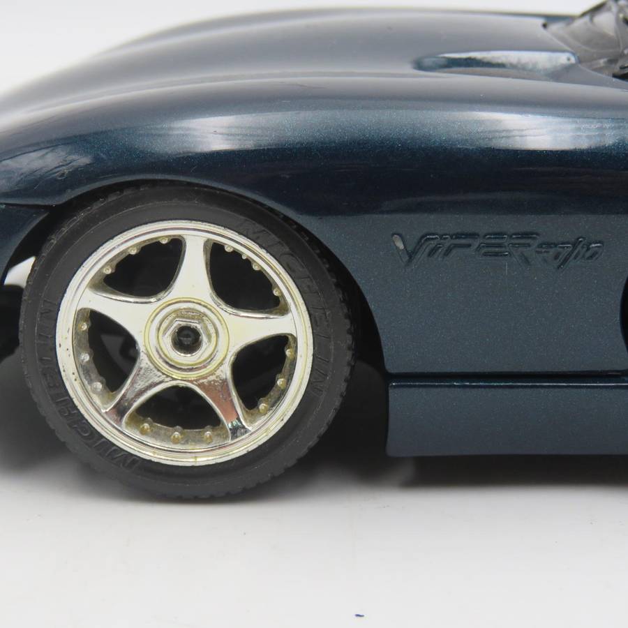 Bburago Dodge Viper RT/10 die-cast model car - scale 1/18 - Sunvisors damaged