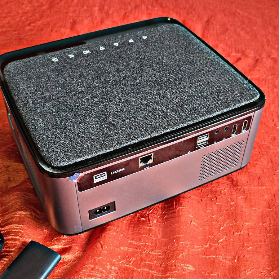 VGKE T28 4500 Lumens 1920 x 1080p LCD Data Projector