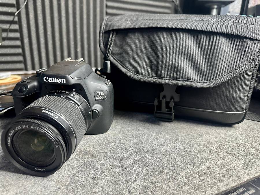 Canon EOS 4000D Starter Bundle