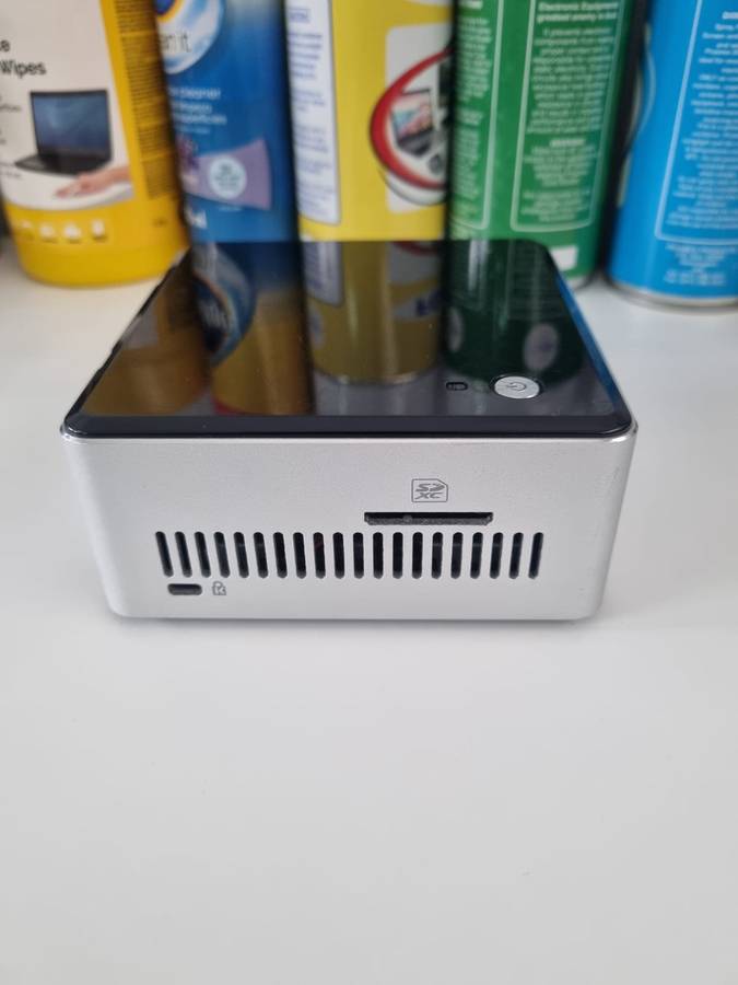 Intel NUC (Intel i3, 240GB SSD & 8GB RAM) 6th Gen