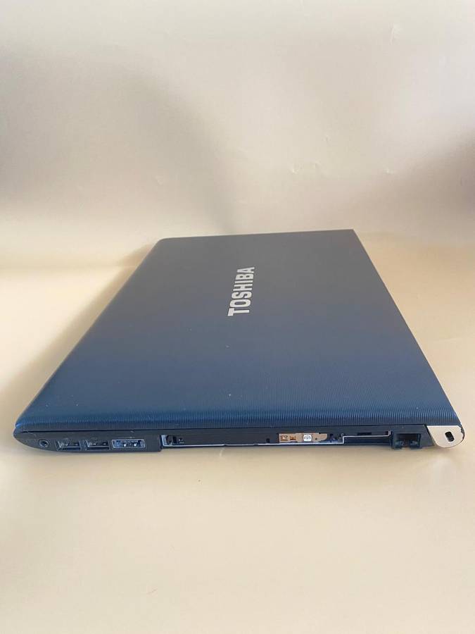 Toshiba Tecra R850-F42N (Intel Core i7, 128GB SSD, 8GB RAM) 15.6 Inch Laptop