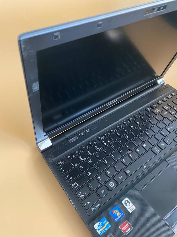 Toshiba Tecra R850-F42N (Intel Core i7, 128GB SSD, 8GB RAM) 15.6 Inch Laptop