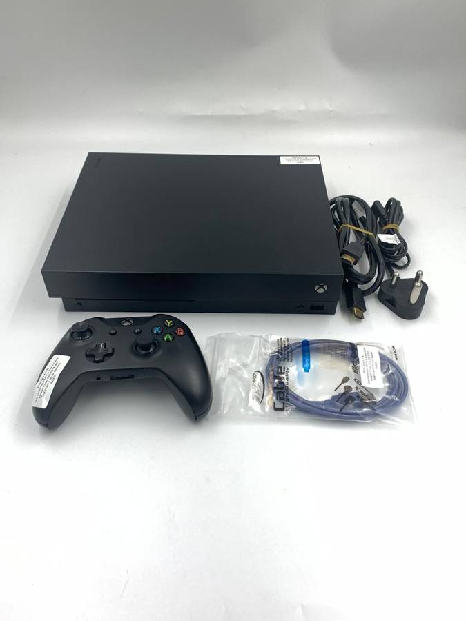 Xbox One X 1TB - 1x Controller, HDMI & Power Cable