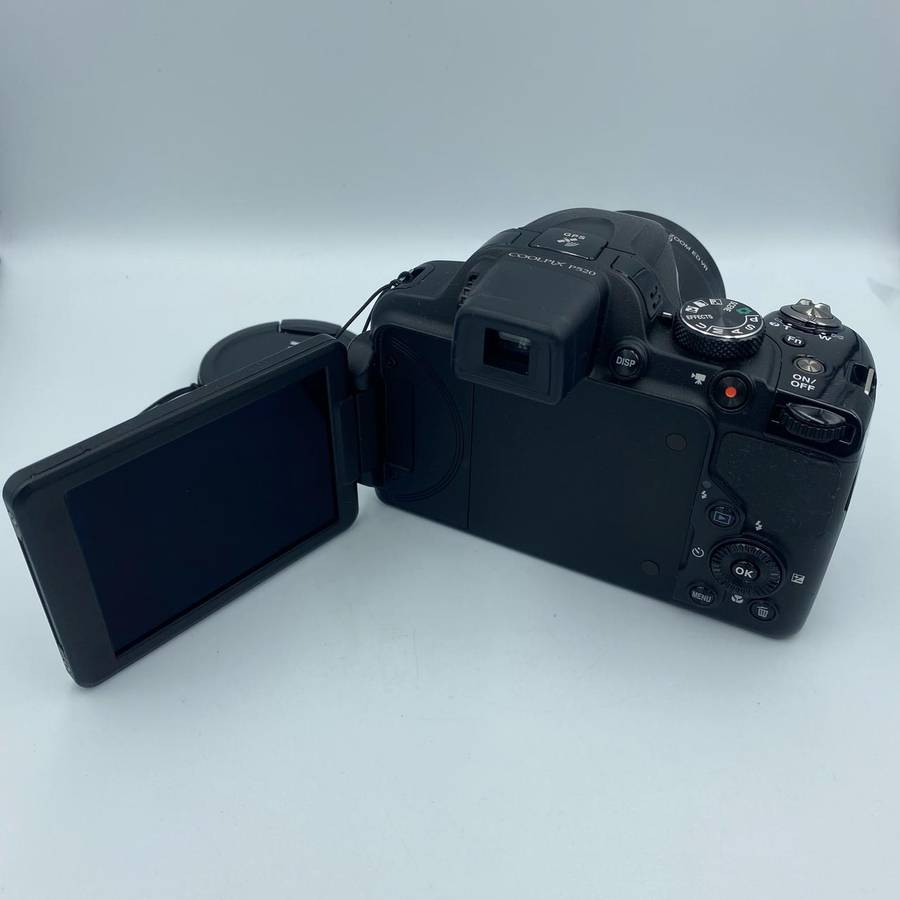 Nikon COOLPIX P520 18.1 MP CMOS Digital Camera with 42x Zoom Lens and Full HD 1080p Video (Black)