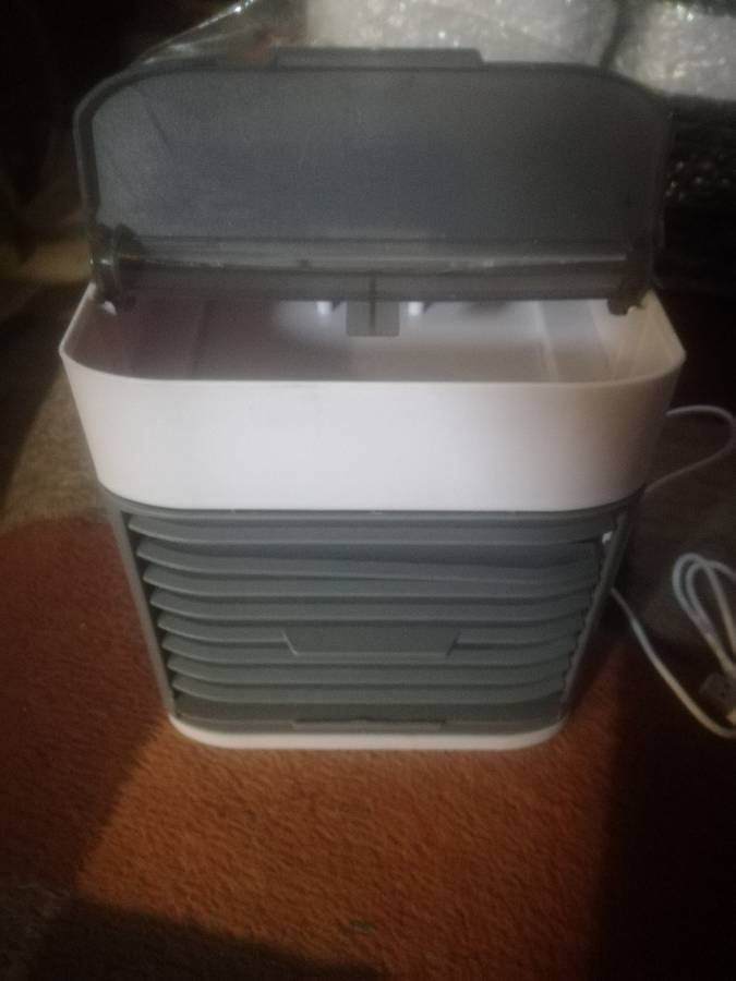 USB desk cooling fan