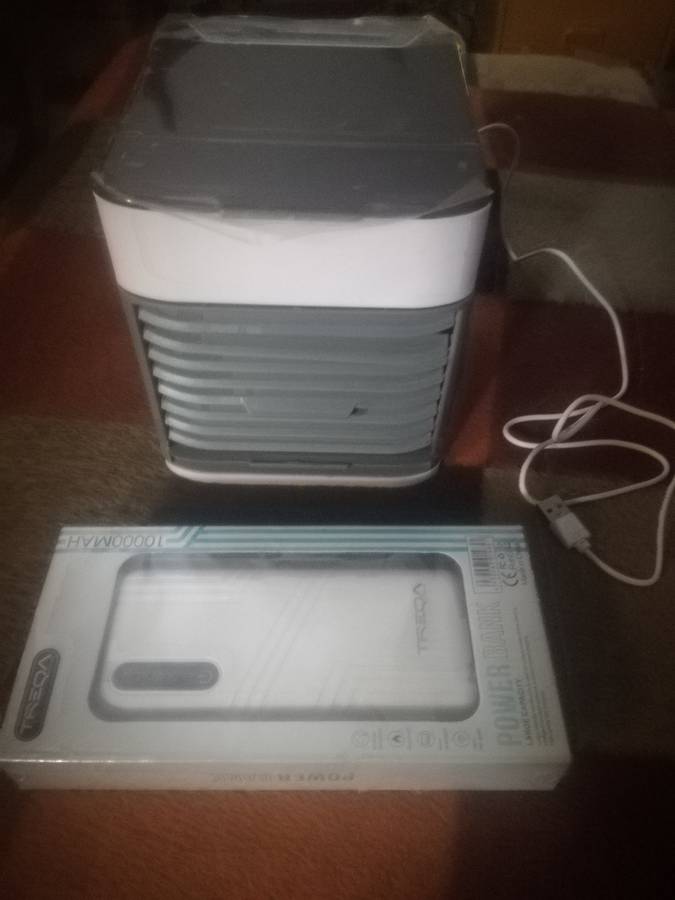 USB desk cooling fan