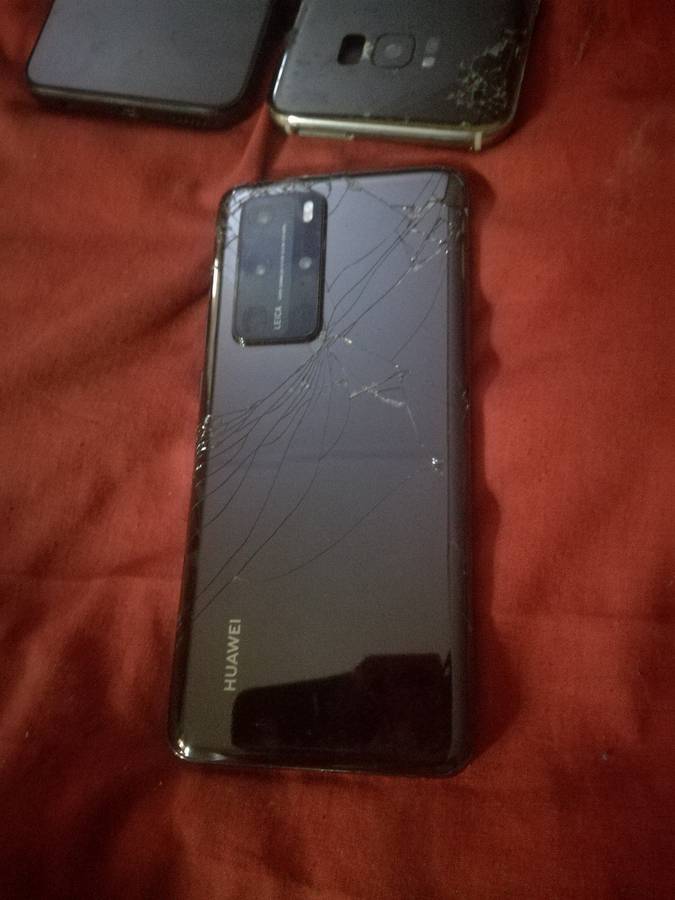 Huawei p40 pro needs new screen 1