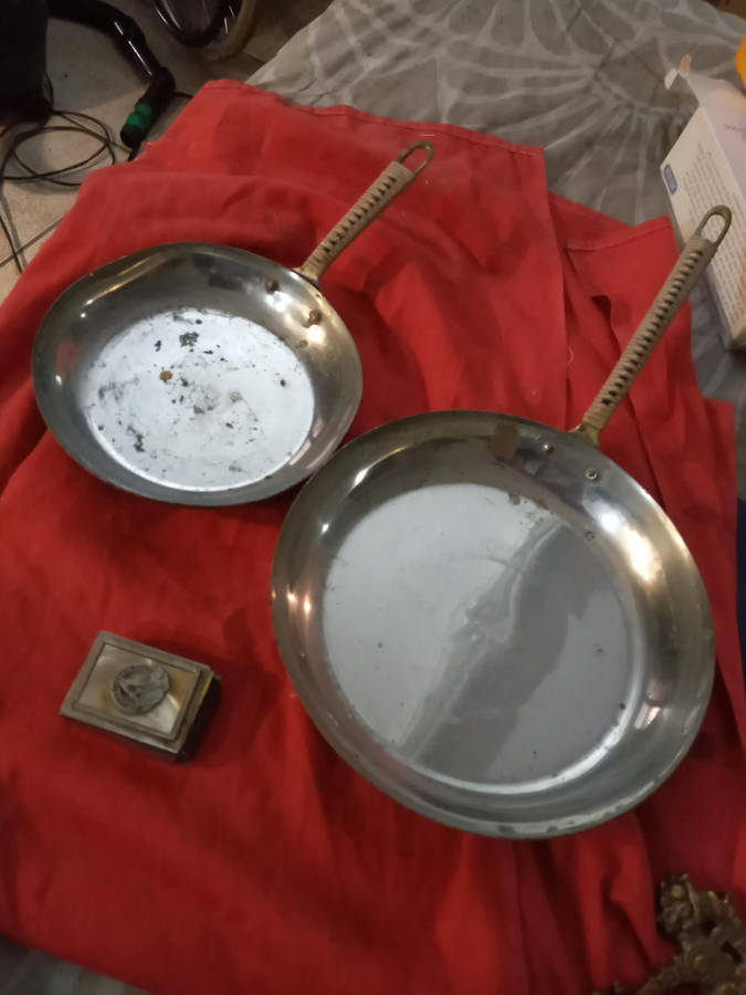 Copper pans x 2 wall hangings
