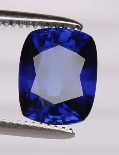 5.60Ct Natural Ceylon Blue Sapphire. Cushion cut.