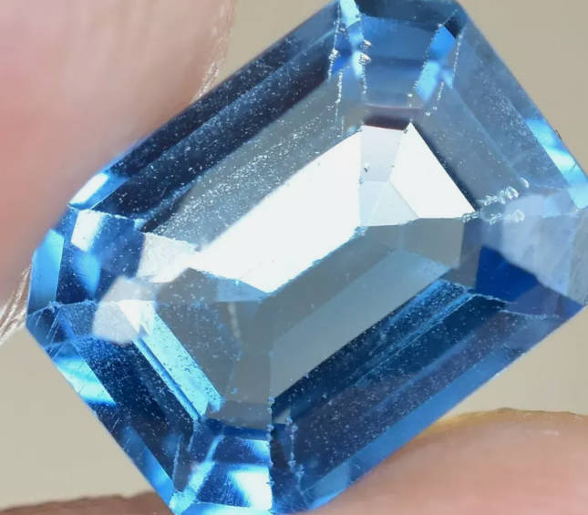 AGL Certified. Flawless Natural Ceylon Blue Spinel 3.00Cts. Emerald Cut. Stunning Stone