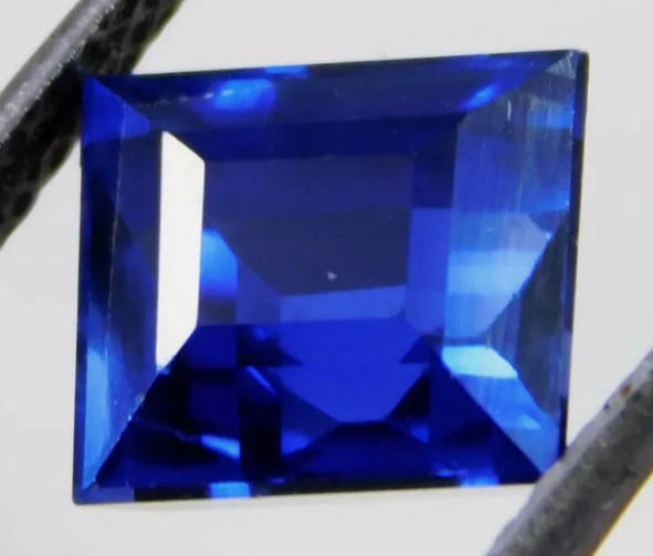 3.75 Ct Natural Blue sapphire Princess Cut. VGTL Certified