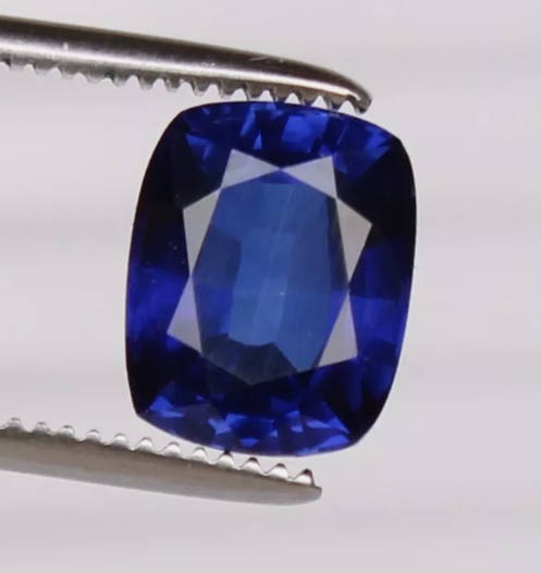 5.60Ct Natural Ceylon Blue Sapphire. Cushion cut.