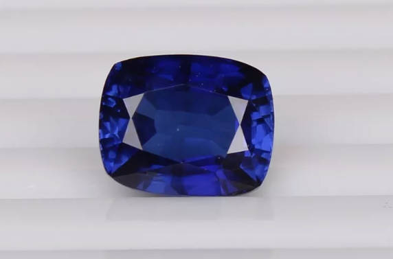 5.60Ct Natural Ceylon Blue Sapphire. Cushion cut.