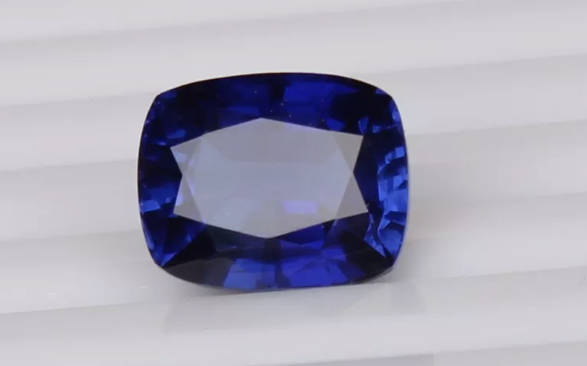 5.60Ct Natural Ceylon Blue Sapphire. Cushion cut.