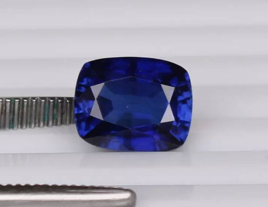 5.60Ct Natural Ceylon Blue Sapphire. Cushion cut.