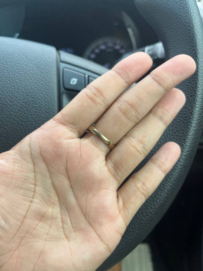 9ct yellow gold ring