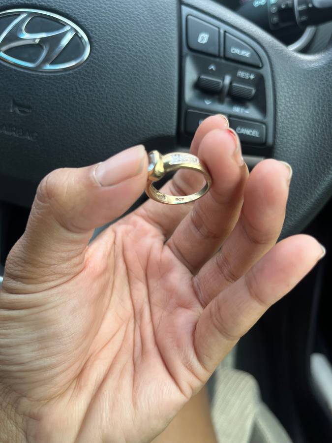 9ct yellow gold ring