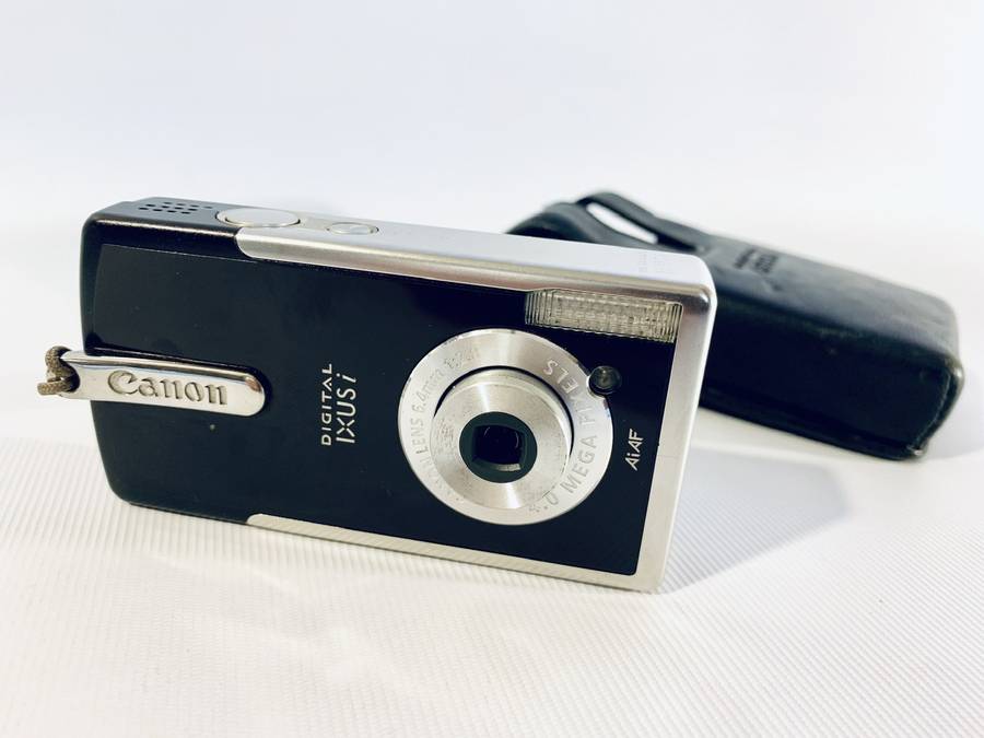 Canon IXUS i Digital Camera 4.0 Mega Pixels  Model PC 1080 (Needs Battery Charger)