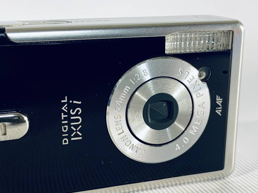 Canon IXUS i Digital Camera 4.0 Mega Pixels  Model PC 1080 (Needs Battery Charger)