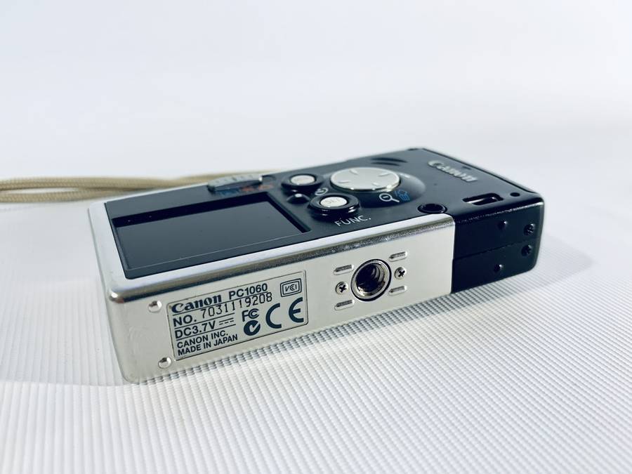 Canon IXUS i Digital Camera 4.0 Mega Pixels  Model PC 1080 (Needs Battery Charger)