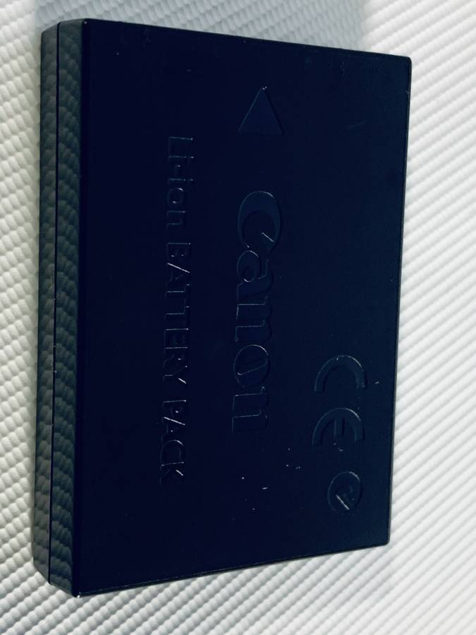 Canon IXUS i Digital Camera 4.0 Mega Pixels  Model PC 1080 (Needs Battery Charger)