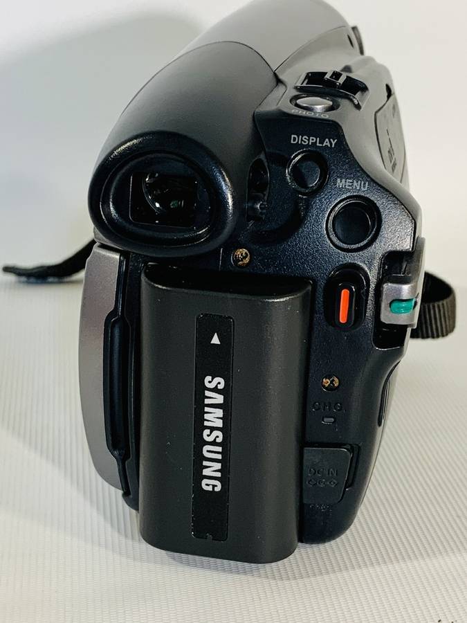 Samsung VP-D375Wi Digital Camcorder / Video Camera (Battery needs Replacing)