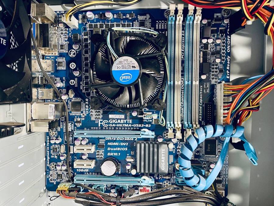 PC Desktop + 19.5 Acer Monitor | Intel i5-2500 | 4GB DDR3 | No HDD