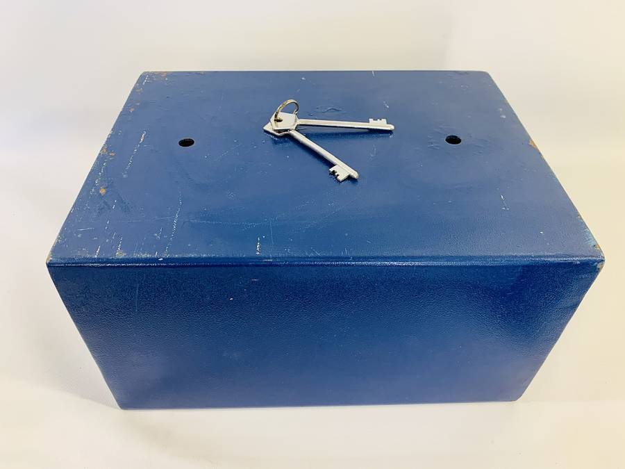 Safe with 2 Keys (Two Brick / Wall Mount)