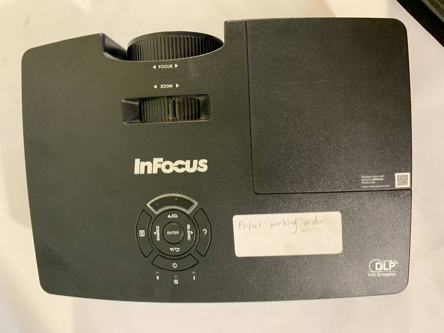 InFocus IN220 DLP Projector