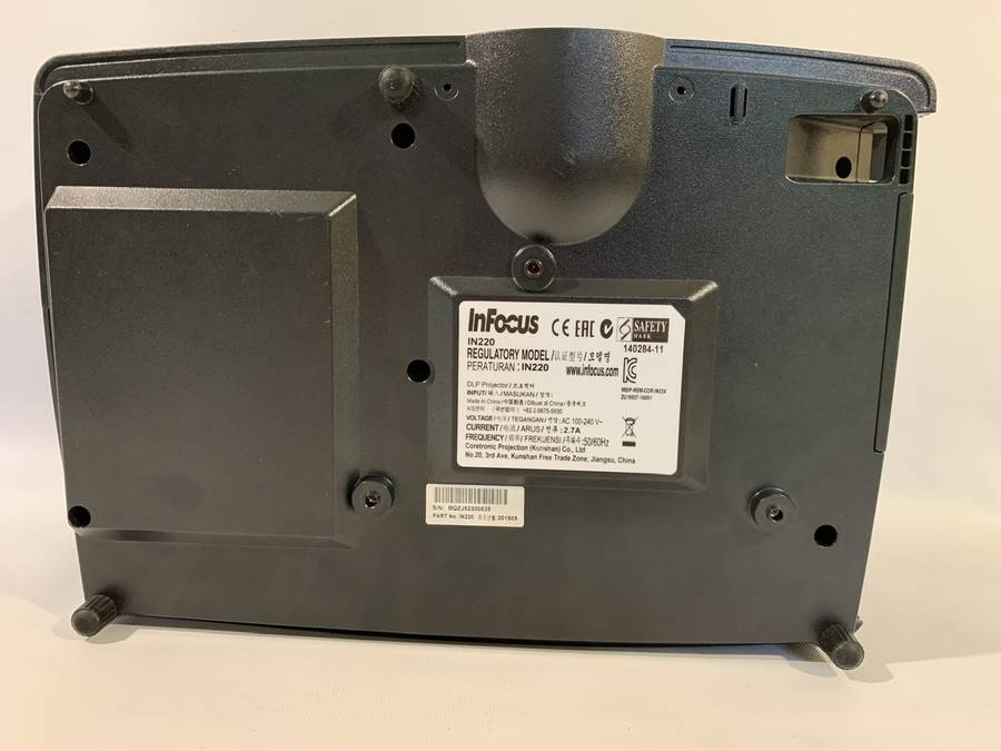 InFocus IN220 DLP Projector