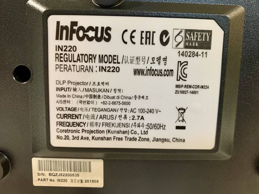 InFocus IN220 DLP Projector