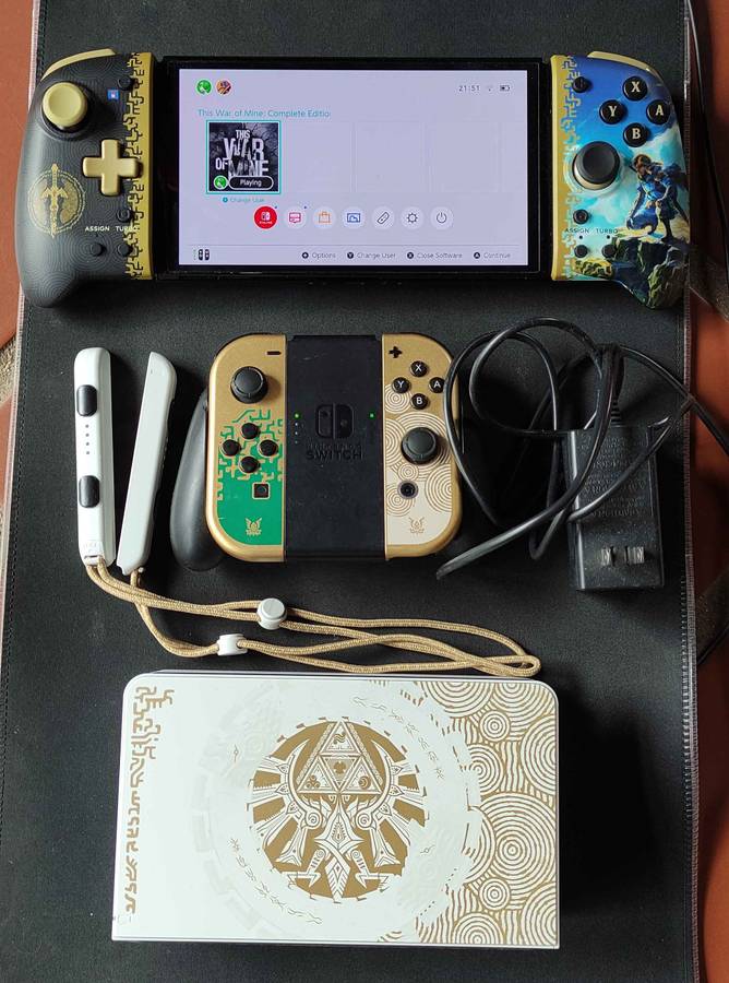 Nintendo Switch OLED TOTK Edition + Hori Split Pad Pro Zelda Gamepad