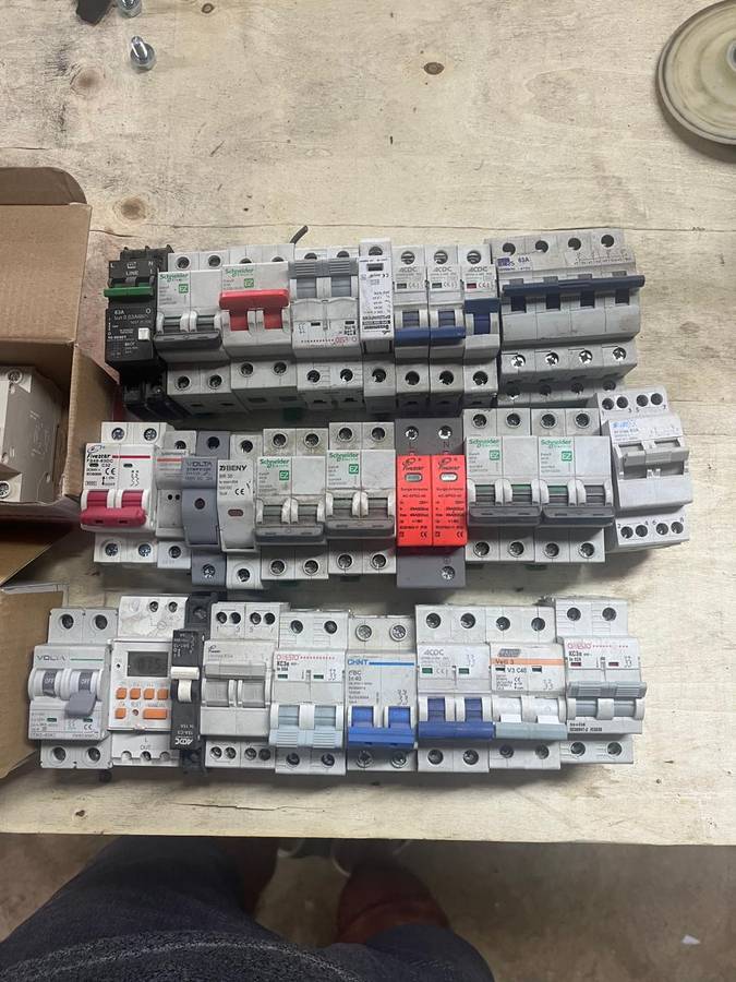Electrical Swithes( breakers) ×40