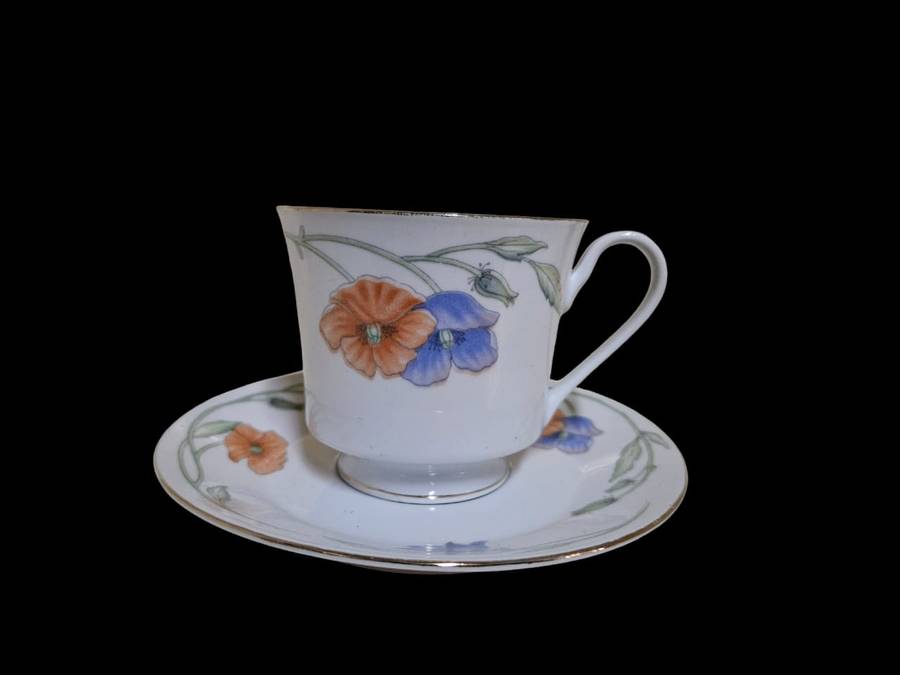 Porcelain floral tea cup due's