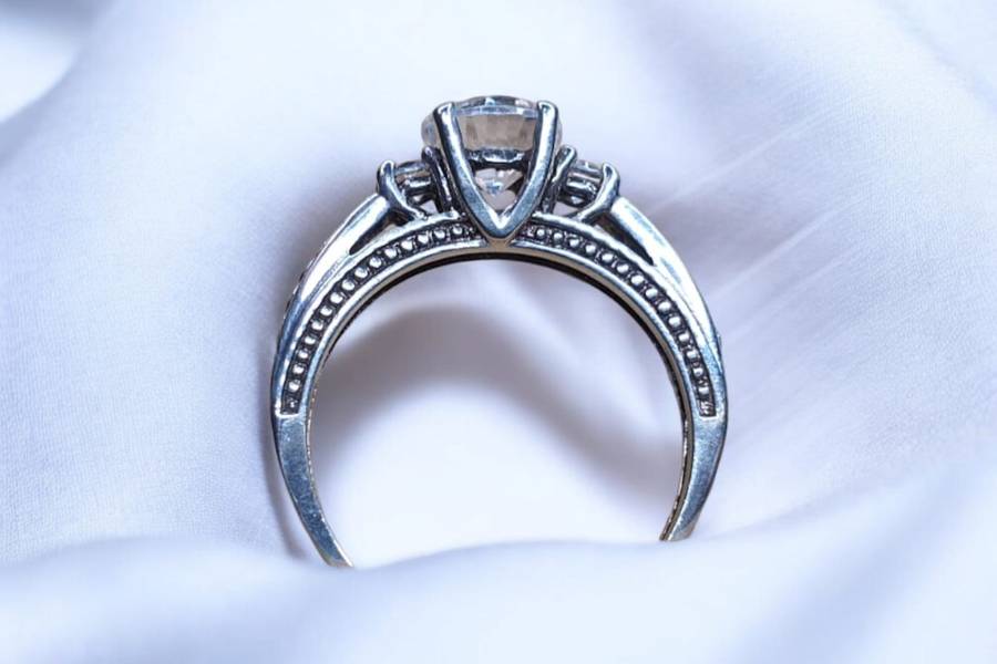 Exquisite Sterling Silver 925 ring, meticulously crafted to perfection with clear stones, Size P