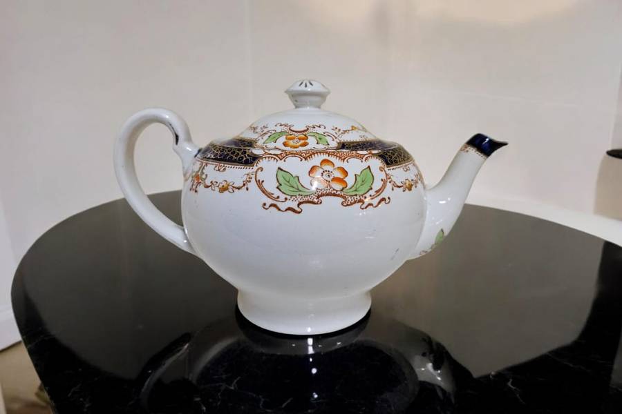 Antique Hampton Staffordshire 6 cup Tea Pot